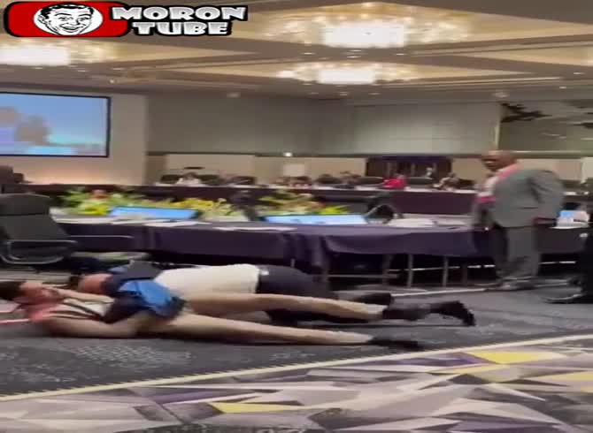 Video :During a conference, a Moroccan and an Algerian ambassador quarrel